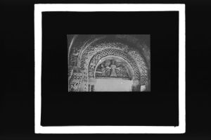 plaque de verre photographique ; Gironde, La Lande de Cubzac, détail du tympan du portail XII