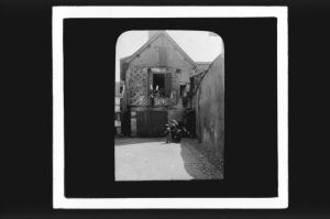 plaque de verre photographique ; Bergerac, vieille maison