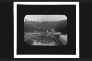 plaque de verre photographique ; Brantôme, La Dronne & le Pont