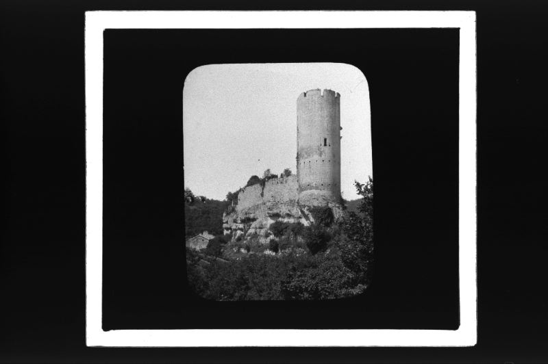 plaque de verre photographique ; Gavaudun - Lot et Garonne, Le château XIII - XIV