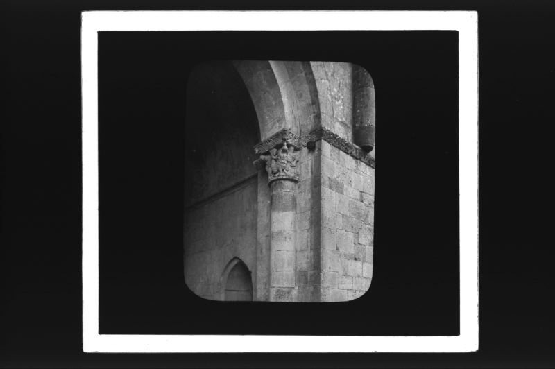 plaque de verre photographique ; La Sauve (Gironde), abbaye, Samson déchirant la gueule du lion, Portes de Gaza