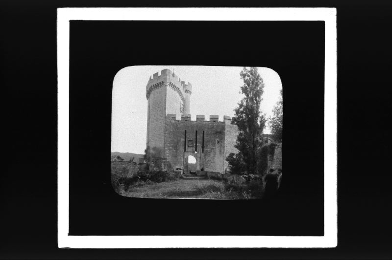 plaque de verre photographique ; Fumel, Lot et Garonne, Château Bonaguil, XV, entrée