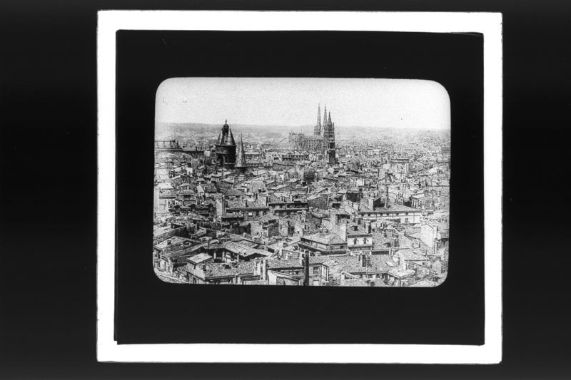 diapositive sur verre ; Vue sur Bordeaux du clocher de St Michel - Côté nord - 1ère vue