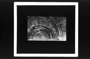 plaque de verre photographique ; portail de Lugasson, Brutails fig. 274