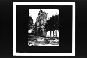 plaque de verre photographique ; Porte et façade de Saint palais