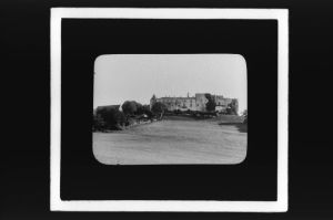plaque de verre photographique ; château de Bénauges, vue générale