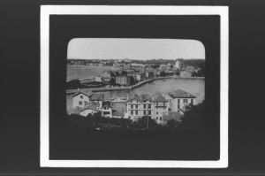 plaque de verre photographique ; Saint-Jean-de-Luz, la plage et le port