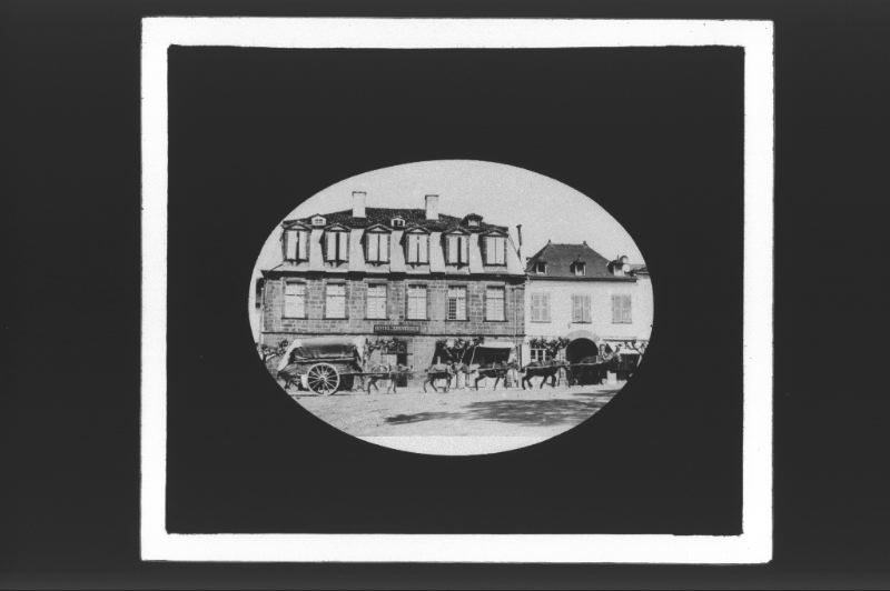 plaque de verre photographique ; Saint-Jean-Pied-de-Port, Un attelage de mules