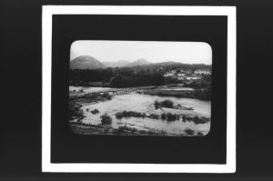 plaque de verre photographique ; Les environs de Tardets : Abense ; le pont à chevalets