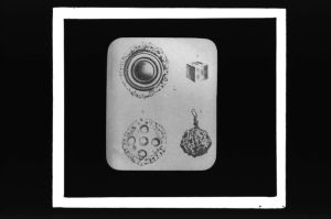 plaque de verre photographique ; Cimetière de Terre Nègre, Miroir, Amulettes
