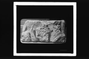 plaque de verre photographique ; Bas-relief gallo-romain, (Fouilles de la chambre de commerce 1921)