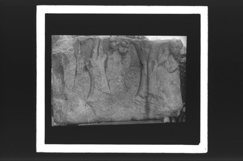 plaque de verre photographique ; Bas-relief gallo-romain, (Fouilles de la chambre de commerce 1921)