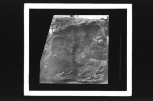 plaque de verre photographique ; Bas-relief gallo-romain : scène maritime?, (Fouilles de la chambre de commerce 1921)