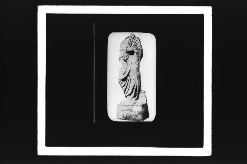 plaque de verre photographique ; Statue découverte en 1756 dans les fondations de l’Intendance, Espérandieu, Catalogue, I.II n°1095