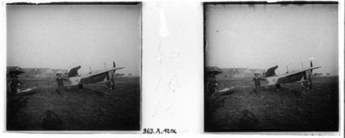 plaque de verre photographique ; monoplan au départ, le pilote se met en place
