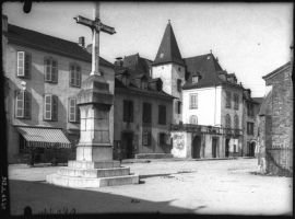 plaque de verre photographique ; Place de ville, croix au centre