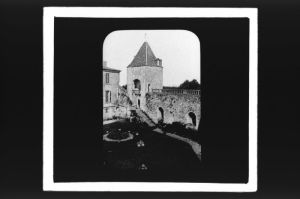 plaque de verre photographique ; château de Bénauges, courtines