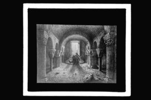 plaque de verre photographique ; Bourg, crypte de la Lebarde [la Libarde], intérieur