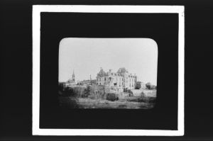 plaque de verre photographique ; Cadillac, château pris de Beguey