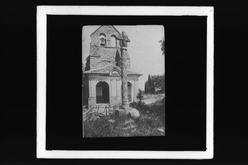 plaque de verre photographique ; Eglise et porche de Daignac