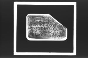 plaque de verre photographique ; Inscription de Sainte-Croix du Mont (405 ap JC)