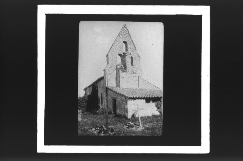 plaque de verre photographique ; Eglise et porche de Masseilles