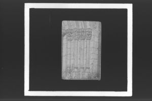 plaque de verre photographique ; Portail de St Vincent-de-Pertignas, détail, Drouyn Var-gir - II,11