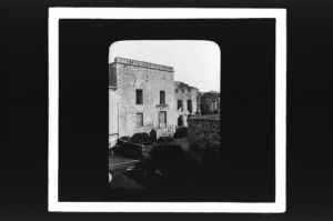 plaque de verre photographique ; château de Bénauges, partie [mot illisible] XVIII ème