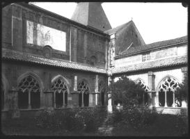 plaque de verre photographique ; Cadouin, Le cloître