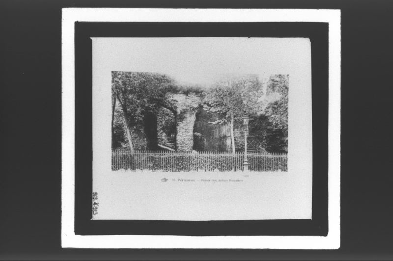 plaque de verre photographique ; 55. Périgueux  - Ruines des Arènes Romaines