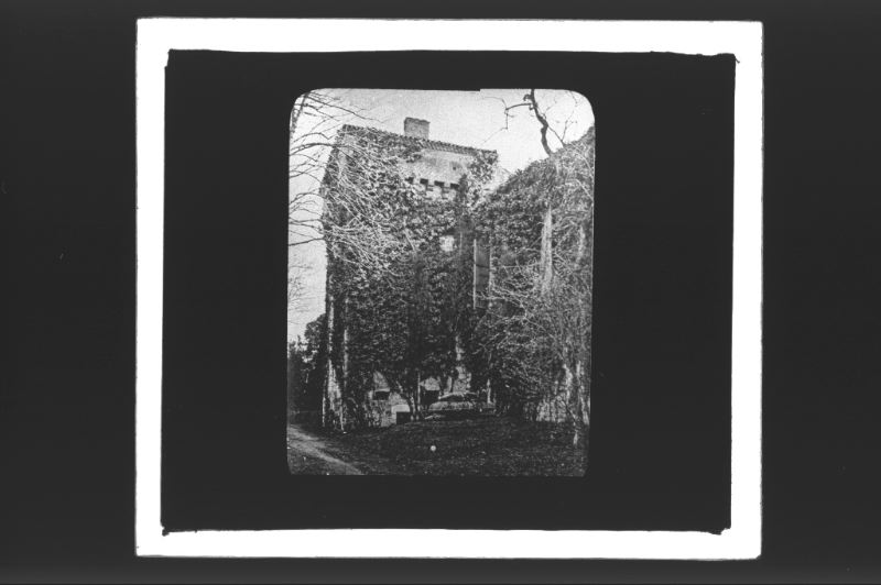 plaque de verre photographique ; château d’Estillac et [?] de Blaise de Monluc
