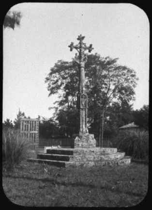 plaque de verre photographique ; Gironde, Sulpice d’Izon, croix de cimetière