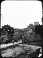 plaque de verre photographique ; Bourdeilles, le château, l’entrée