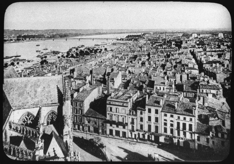 diapositive sur verre ; Vue sur Bordeaux du clocher de St Michel - Côté sud - 2ème vue
