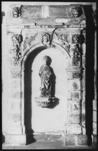diapositive sur verre ; Bordeaux - Porte d'hôtel fin du XVIème siècle, à l'angle de la rue Poitevine et de la rue de la Chape : le St Jean
