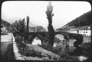 plaque de verre photographique ; Bidarray, Le Pont et la Nive