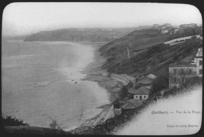 plaque de verre photographique ; Guéthary - les falaises et la plage, noté sur la carte postale : vue de la plage, Photo Ouvrard, Biarritz
