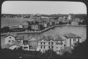 plaque de verre photographique ; Saint-Jean-de-Luz, la plage et le port