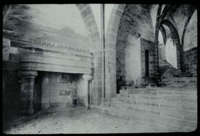 plaque de verre photographique ; Mont-Saint-Michel (Le) : salle des Gardes