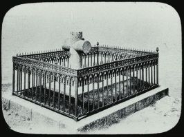 plaque de verre photographique ; Saint-Malo : le tombeau de Chateaubriand