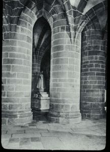 plaque de verre photographique ; Mont-Saint-Michel (Le) : crypte des gros piliers