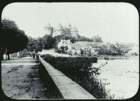 plaque de verre photographique ; Combourg : château : vue générale