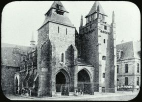plaque de verre photographique ; Saint-Brieuc : la cathédrale : tour fortifiée