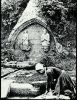 plaque de verre photographique ; Corlay : vieille fontaine