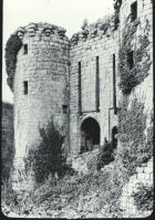 plaque de verre photographique ; Tonquédec : château : entrée du XVème