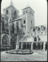 plaque de verre photographique ; Tréguier : cathédrale : cloître