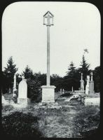 plaque de verre photographique ; Sévignac : croix de cimetière