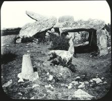 plaque de verre photographique ; Carnac : dolmen de Kermario