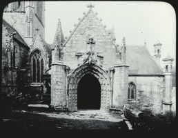 plaque de verre photographique ; Loqueffret : Saint-Herbot : église : porte latéral