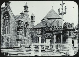 plaque de verre photographique ; Guimiliau : église, cimetière, calvaire